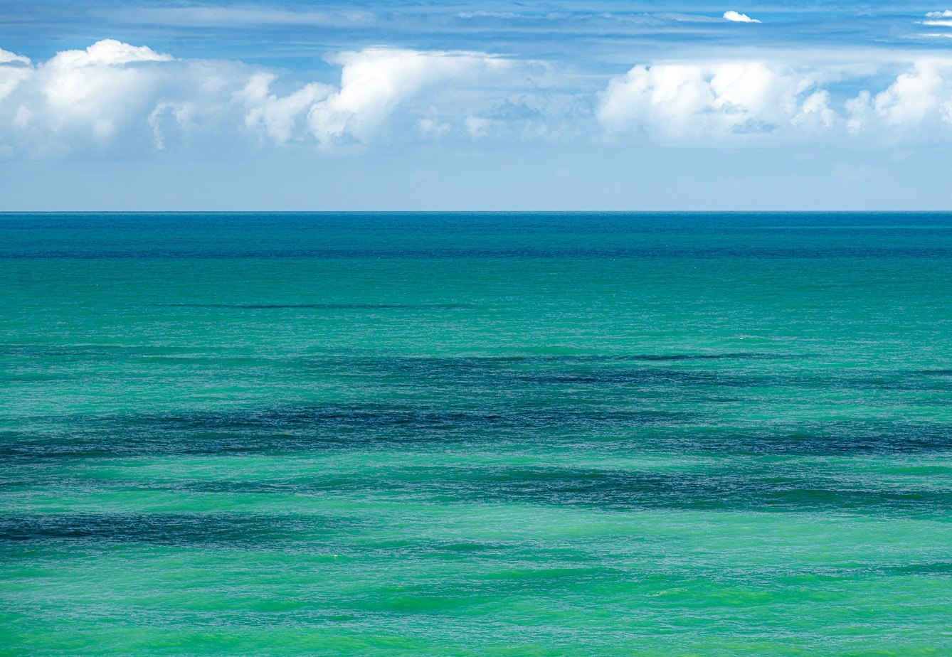 Tons de turquesa do mar da Costa do Descobrimento, Bahia, imagem meramente ilustrativa